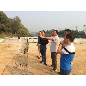 集团公司总经理裴德友到东风河桥项目检查指导工作