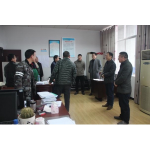 集团公司领导班子新春上班第一天给干部职工拜年