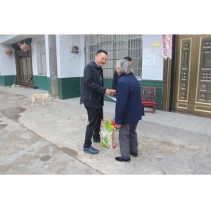 扶贫昌家村，帮扶暖民心