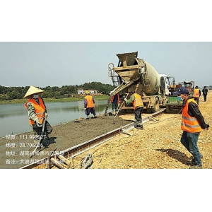 常德路桥集团推进通村公路项目复工复产