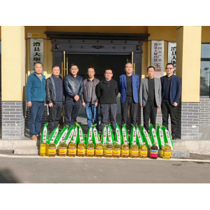 常德路桥集团开展“深入基层贴民心、走访帮扶送温暖”活动